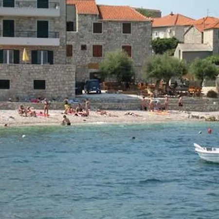 Two Bedroom Yeni Above The Beach *